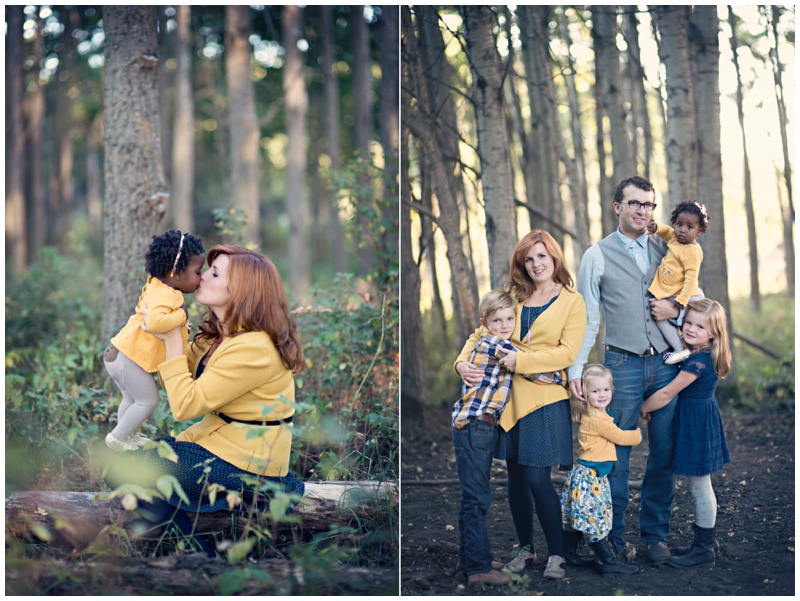 a family photography session in the woods of Saskatchewan that show what to wear to your photography session.